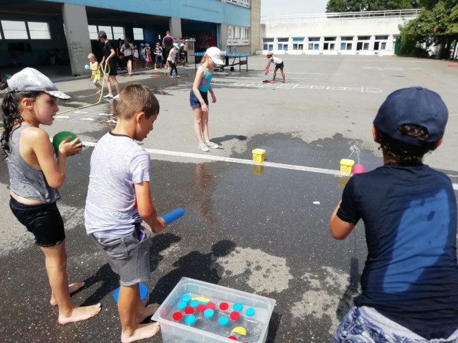 Juillet Elémentaire - Jeux d'eau sur le centre