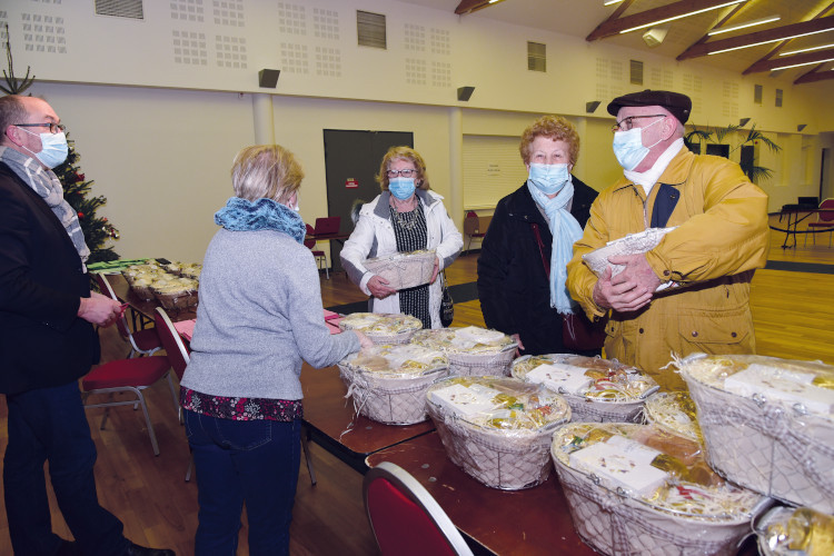 Décembre - Distribution des colis de Noël