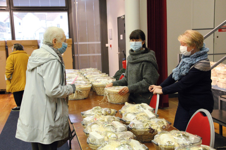 Décembre - Distribution des colis de Noël