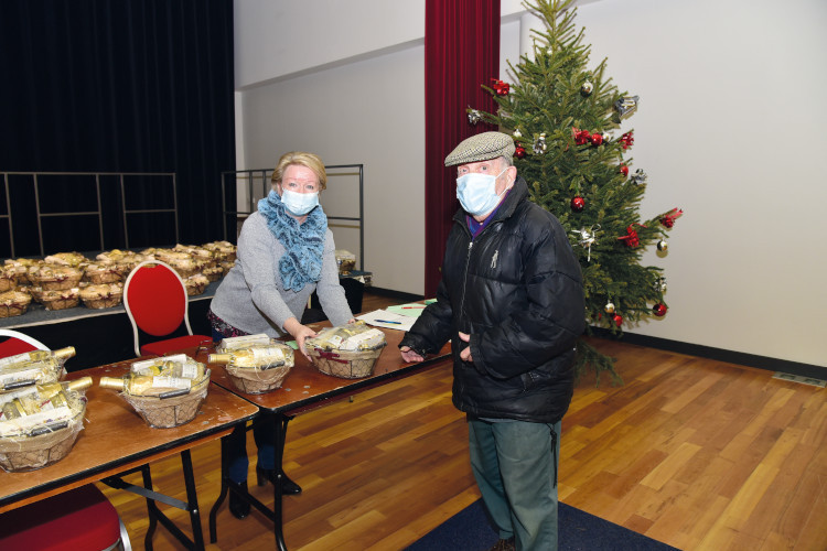 Décembre - Distribution des colis de Noël aux seniors