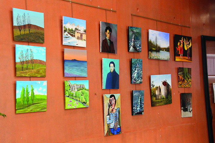 Septembre - Exposition des élèves de l'atelier de peinture du CSCD Georges Brassens avec Olivier Melano à la médiathèque