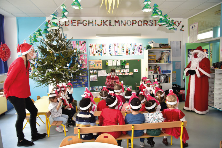 Décembre - Visite du Père Noël dans les écoles maternelles