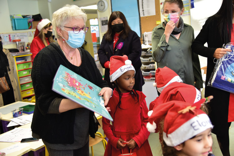 Décembre - Visite du Père Noël dans les écoles maternelles