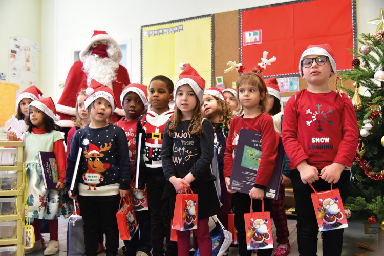 Décembre - Visite du Père Noël dans les écoles maternelles