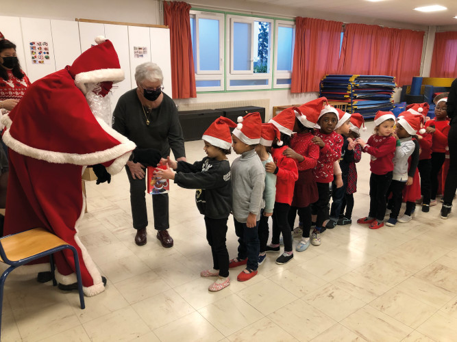 Décembre - Visite du Père Noël dans les écoles maternelles