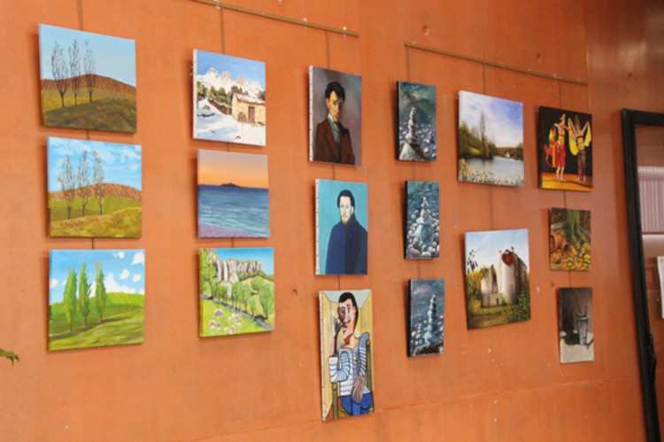 Septembre - Exposition des élèves de l'atelier de peinture du CSCD Georges Brassens avec Olivier Melano