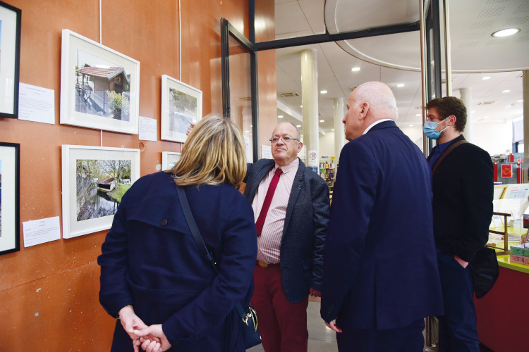 Avril - Exposition Les lavoirs et fontaines du Val-d'Oise de François Vuillemet à la médiathèque