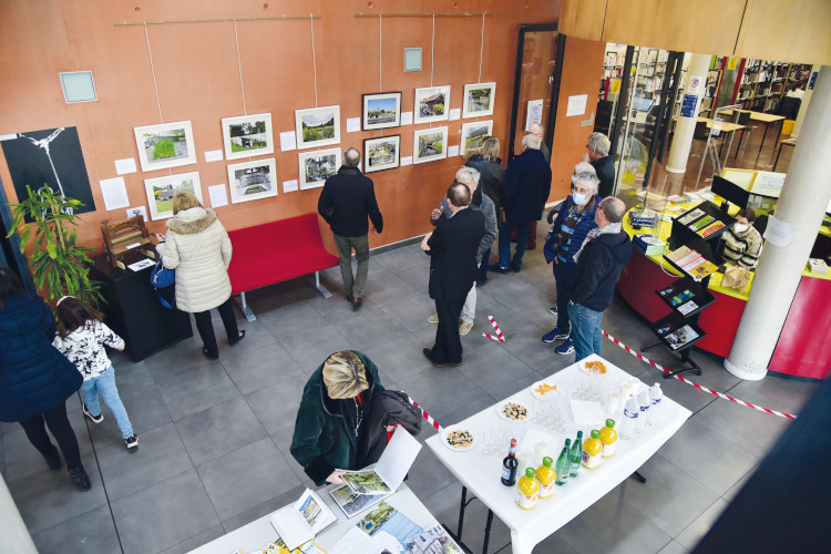 Avril - Exposition Les lavoirs et fontaines du Val-d'Oise de François Vuillemet à la médiathèque