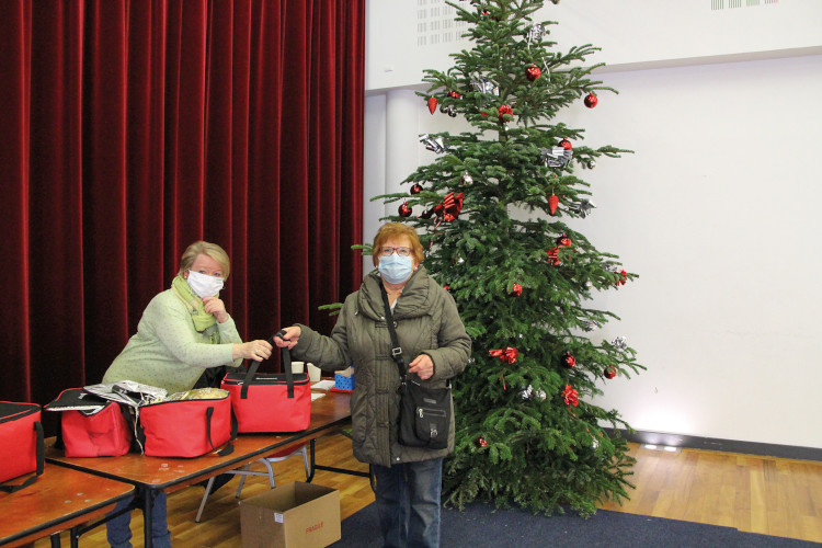 Décembre - Distribution des colis de Noël