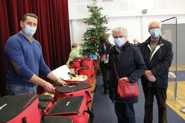 Décembre - Distribution des colis de Noël