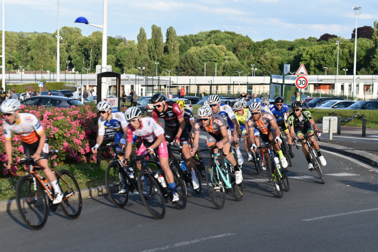 Juin - Festival de l'été Course nocture de l'US Domont Cyclisme