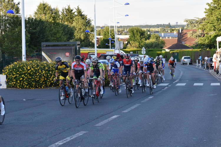 Juin - Festival de l'été Course nocture de l'US Domont Cyclisme