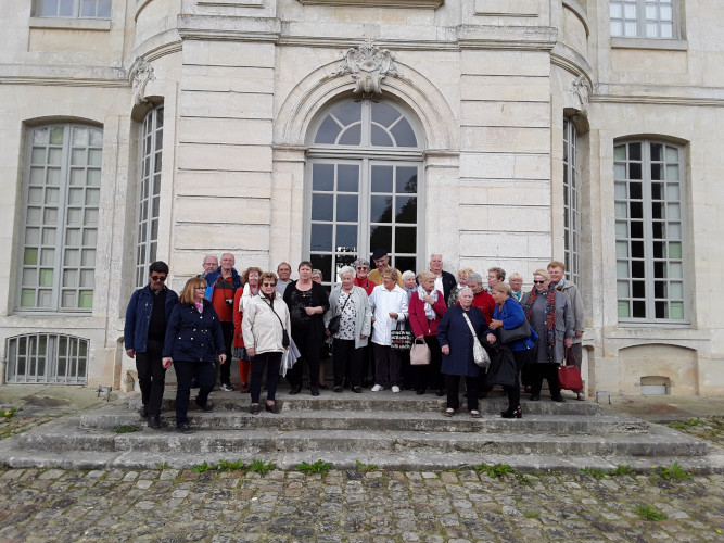 Mai - Les seniors en visite au Domaine de Villarceaux