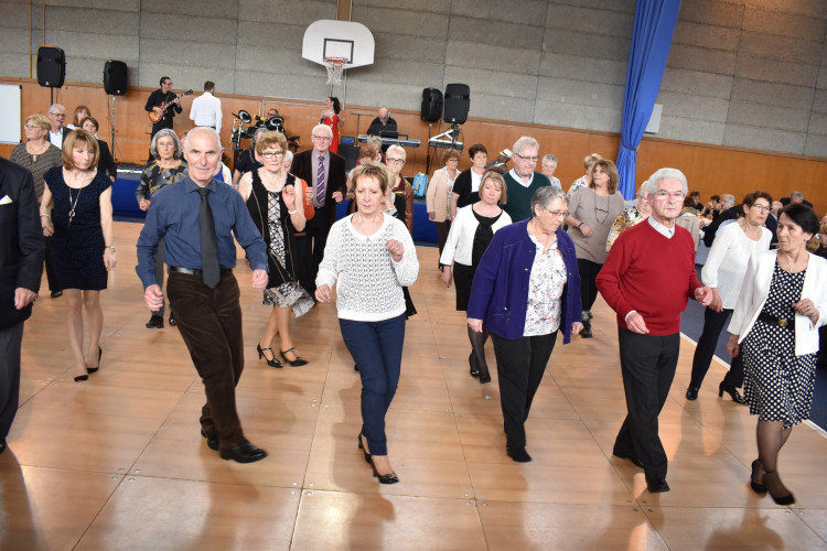 Mars - Déjeuner dansant des seniors