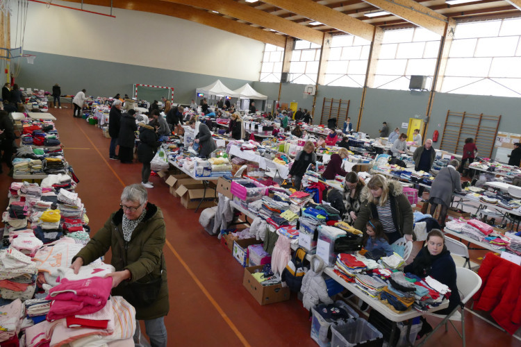 Mars - Vente de vêtements enfants et puériculture