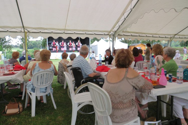 Juin - Déjeuner et folkore de l'Association Domontoise Franco-Polonaise