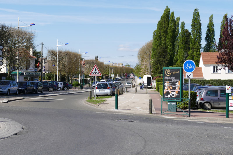 Avenue Jean Rostand aujourd'hui - Carrefour des 4 routes hier