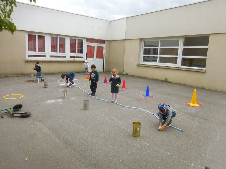 Maternelle Jean Piaget - Jeu d'adresse