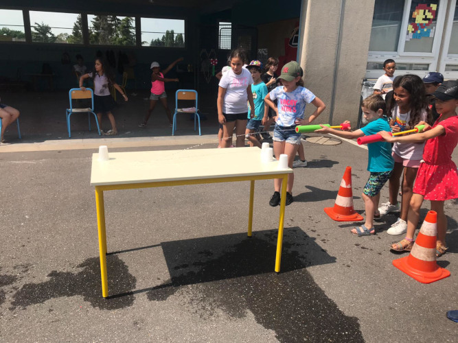 Juillet Elémentaire - Jeux d'eau sur le centre