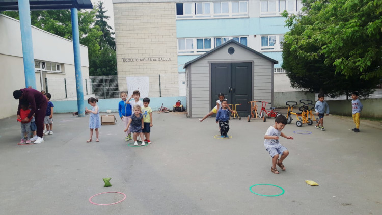 Juillet Maternel - Jeux d'adresse au centre Piaget