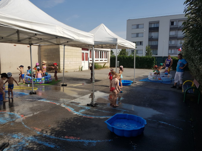 Juillet Maternel - Jeux d'eau sur le centre