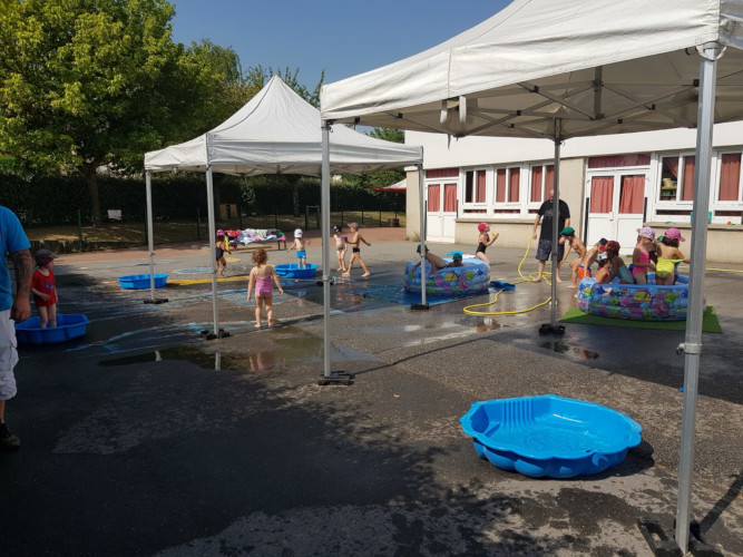 Juillet Maternel - Jeux d'eau sur le centre